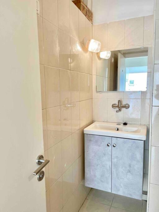 Rambam Beach Apartment Haifa Luaran gambar